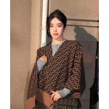 펜디 24ss 신상 FF 판초 케이스 (국내배송)