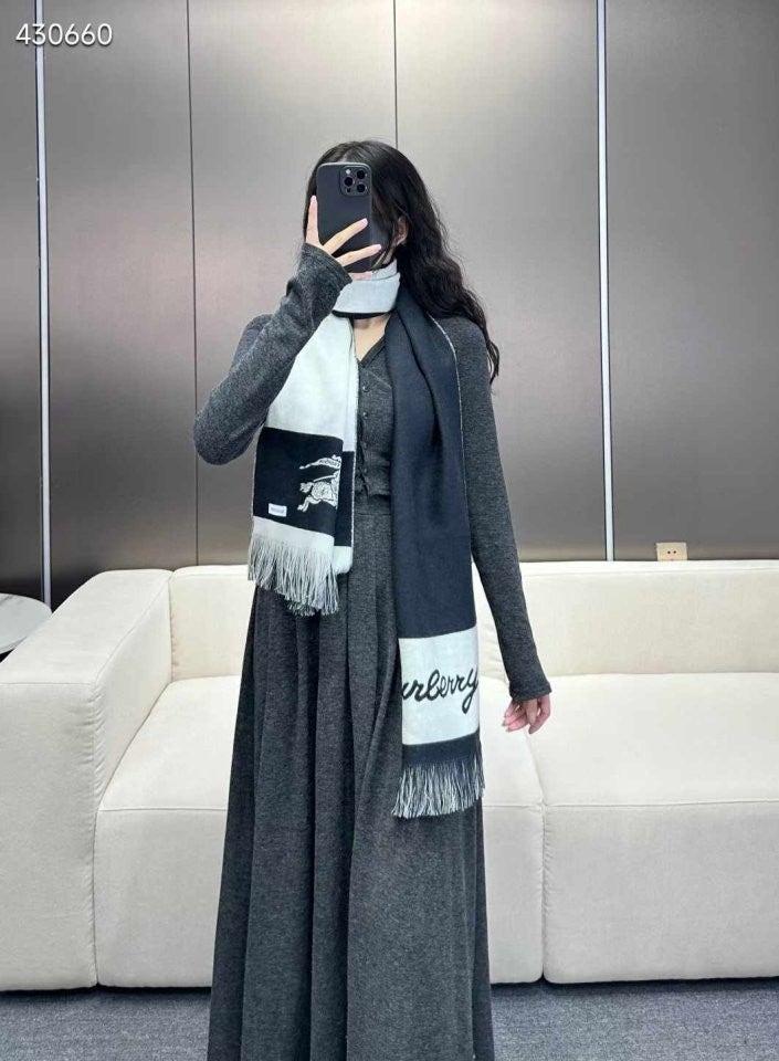 버버리 EKD 로고 울 스카프 (국내배송)