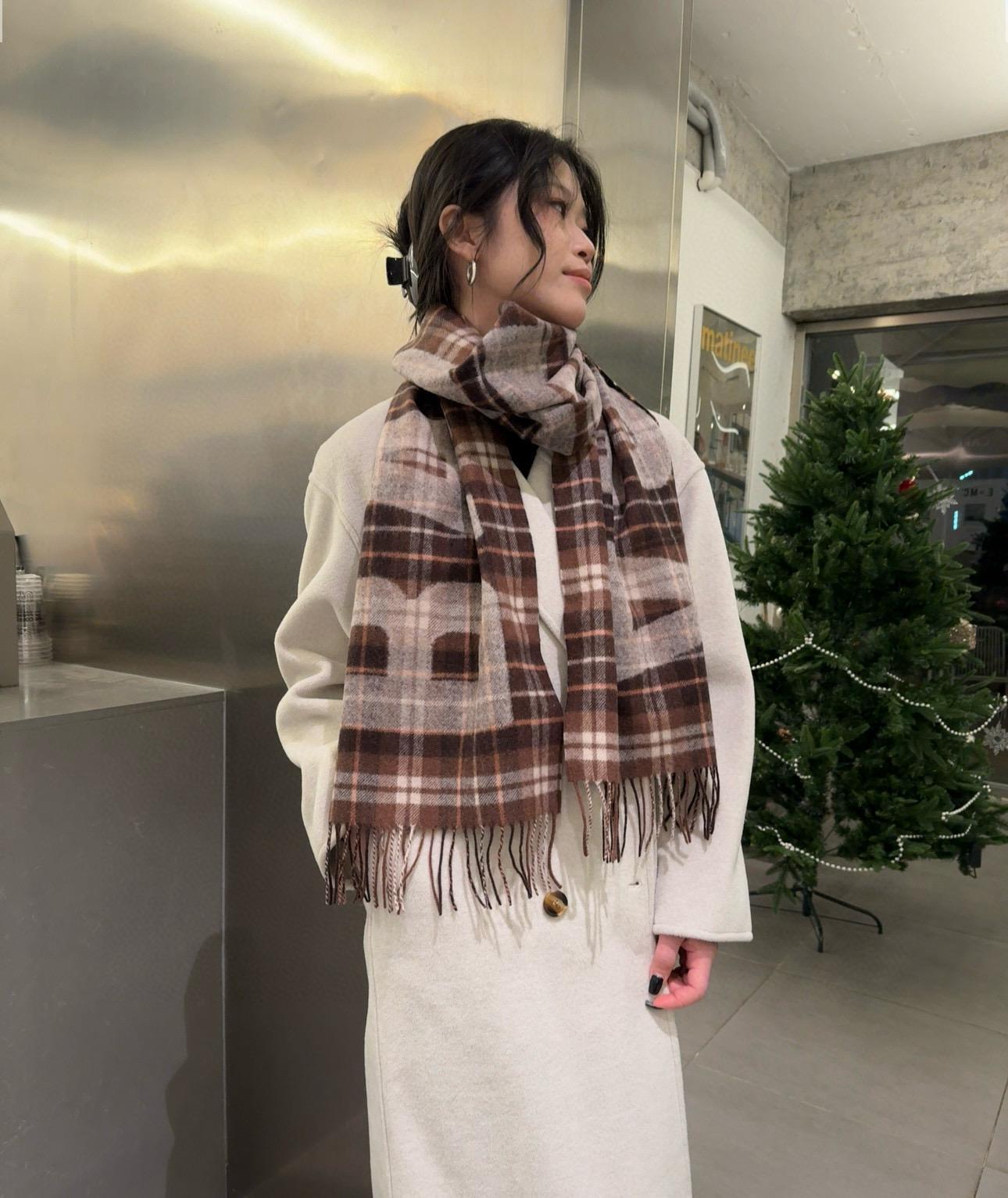 발렌시아가 클래식 레터 체크 스카프 (해외배송)