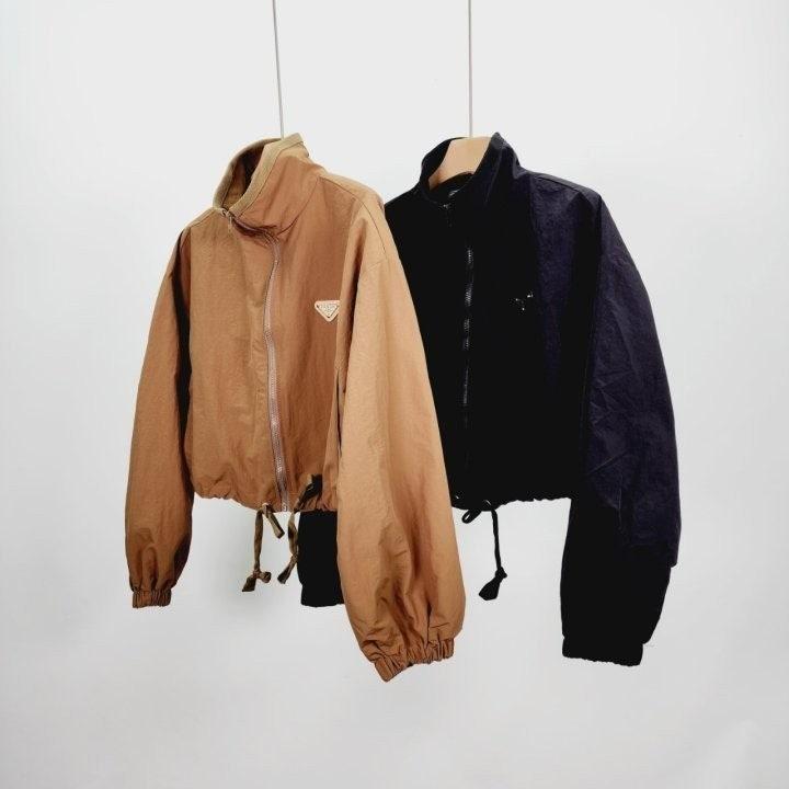 프라다 하이넥 점퍼 (국내배송)