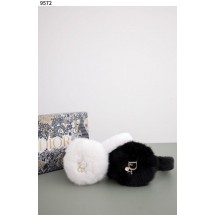 디올 금장 로고 퍼 귀마개 (국내배송)