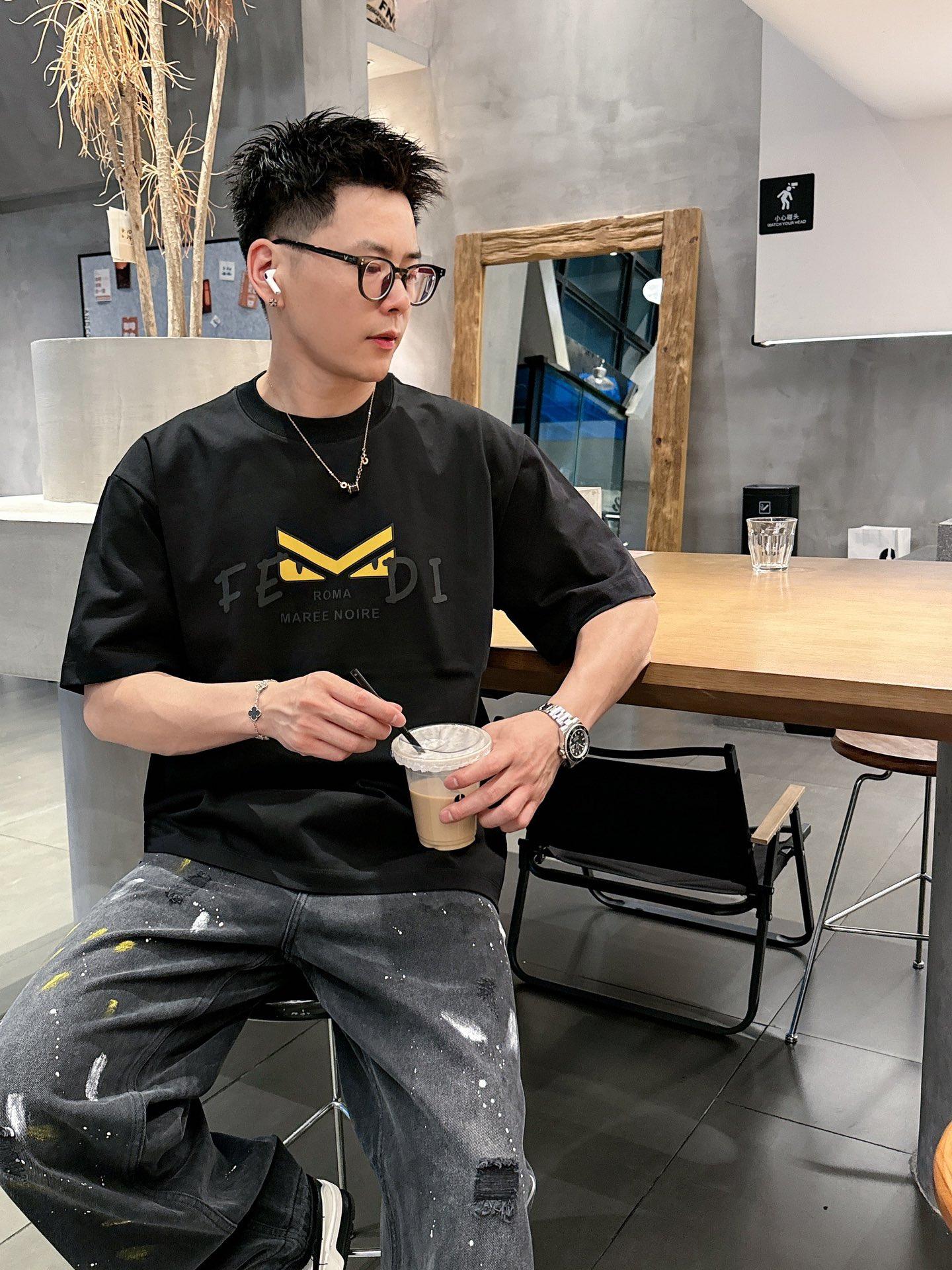 펜디 반팔 티셔츠 (해외배송)