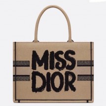 디올 베이지& 블랙 Miss Dior Graffiti 자수 북토트 미디엄 백 (국내배송)