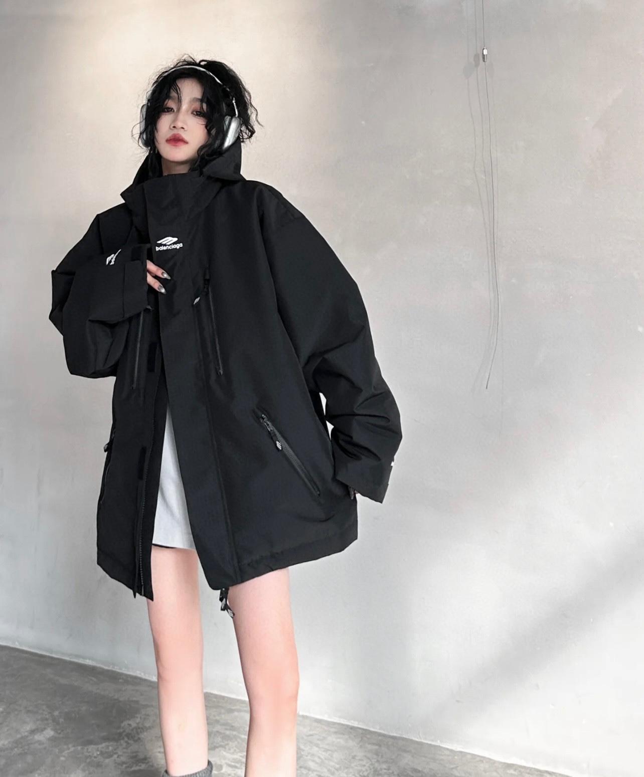 발렌시아가 24ss 다운 재킷  (해외배송)