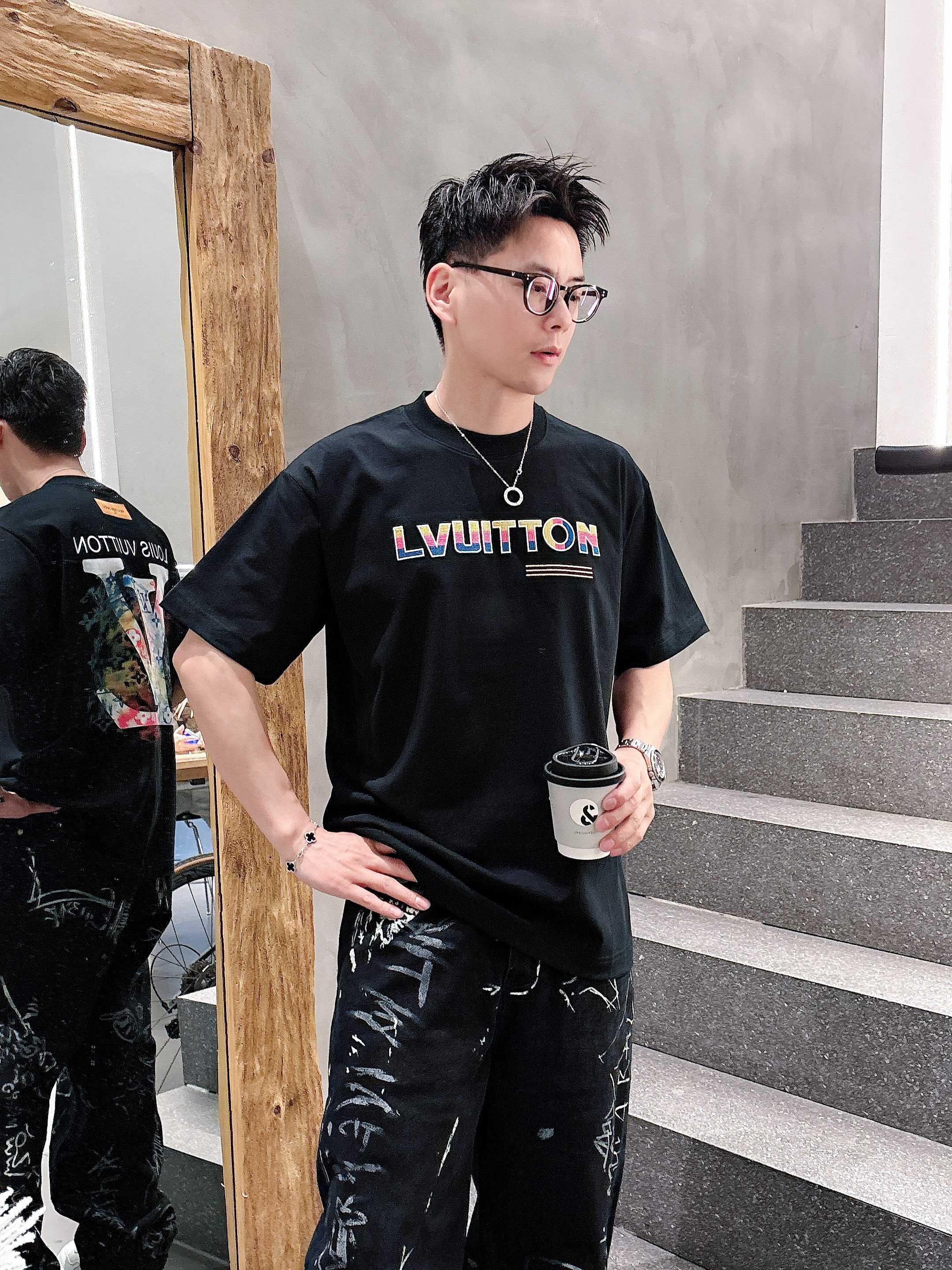 루이비통 반팔 티셔츠 (해외배송)