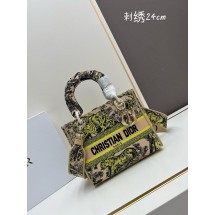 디올 레이디 라이트 백 (해외배송)