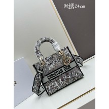 디올 레이디 라이트 백 (해외배송)
