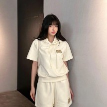 미우미우 와펜 자수로고 후드 반바지 세트 (국내배송)