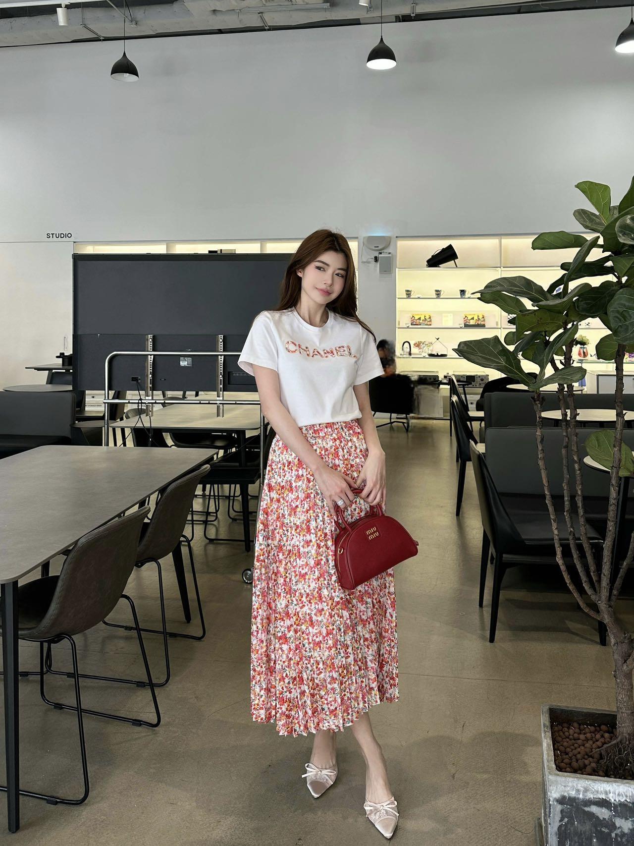 샤넬 스타일 반팔 티셔츠 + 프린트 스커트 세트 (해외배송)