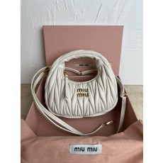미우미우 완더 마테라쎄 나파 가죽 호보백 (해외배송)