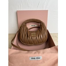 미우미우 완더 마테라쎄 나파 가죽 호보백 (해외배송)