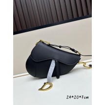 디올 소프트 새들백 (해외배송)
