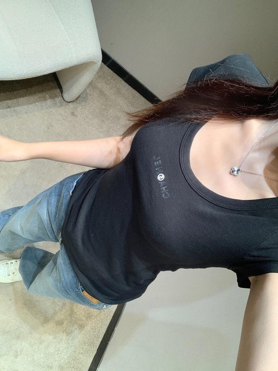 샤넬 레터 프린트 U넥 반팔 티셔츠 (해외배송)