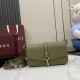 구찌 후크 클로저 스몰 크로스백 (해외배송)