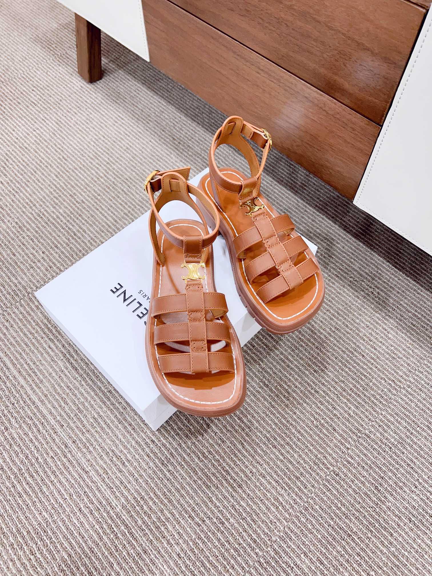 셀린느 25ss 로만 샌들 (해외배송)