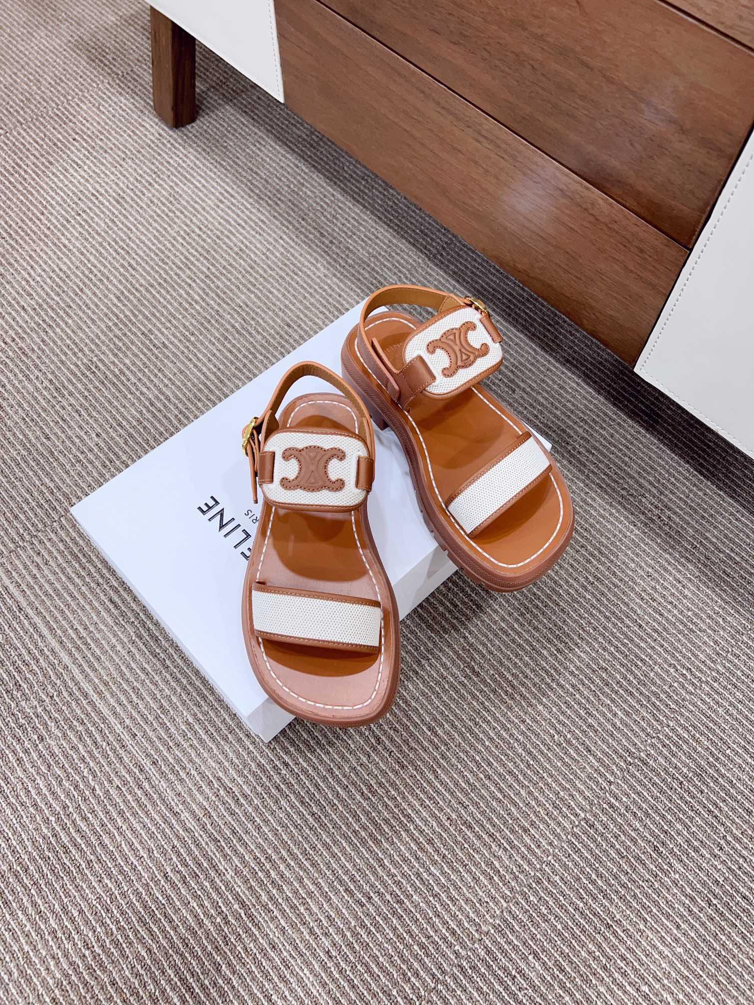 셀린느 25ss 로만 샌들 (해외배송)