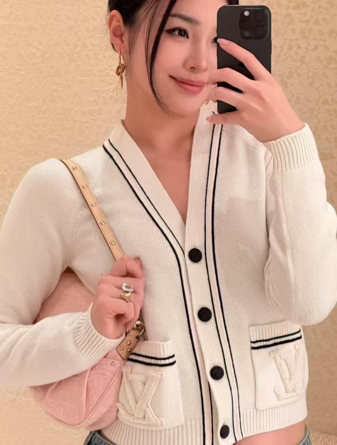루이비통 자수 가디건 (정품급 해외배송)
