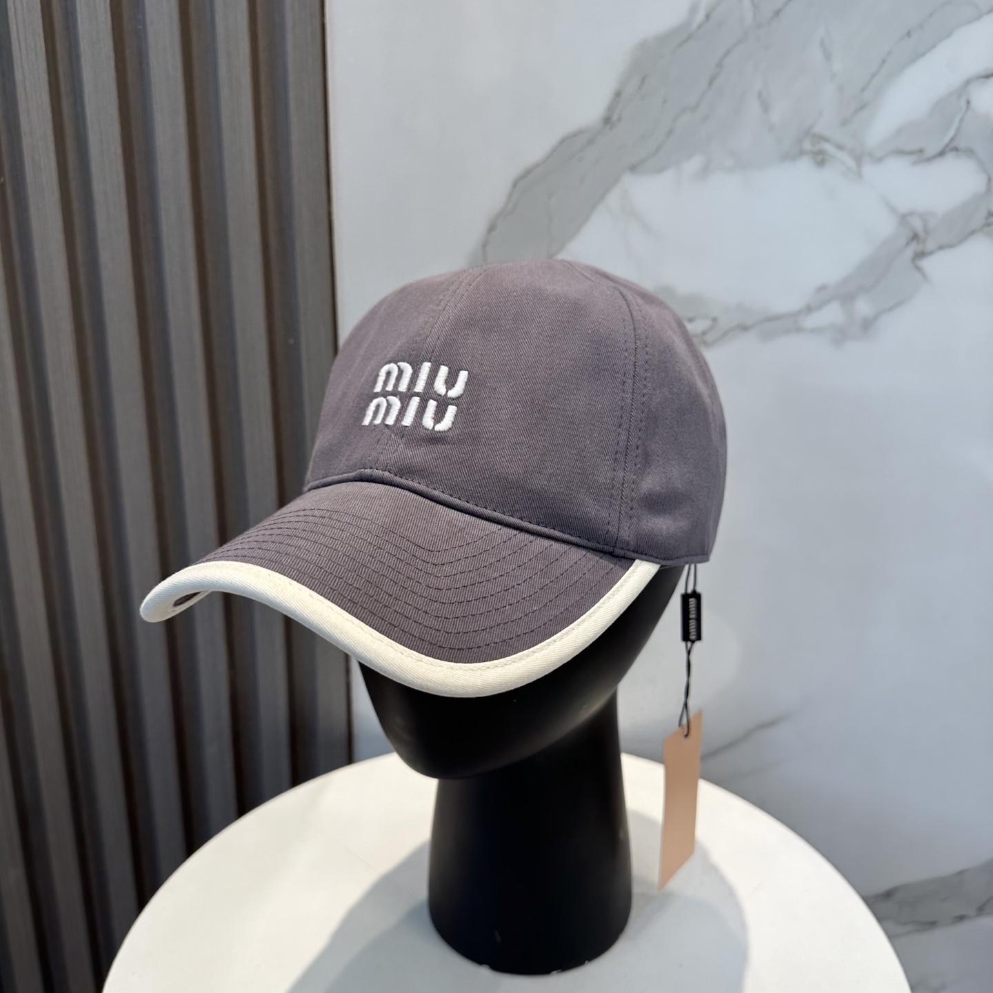 미우미우 자수 볼캡 (해외배송)