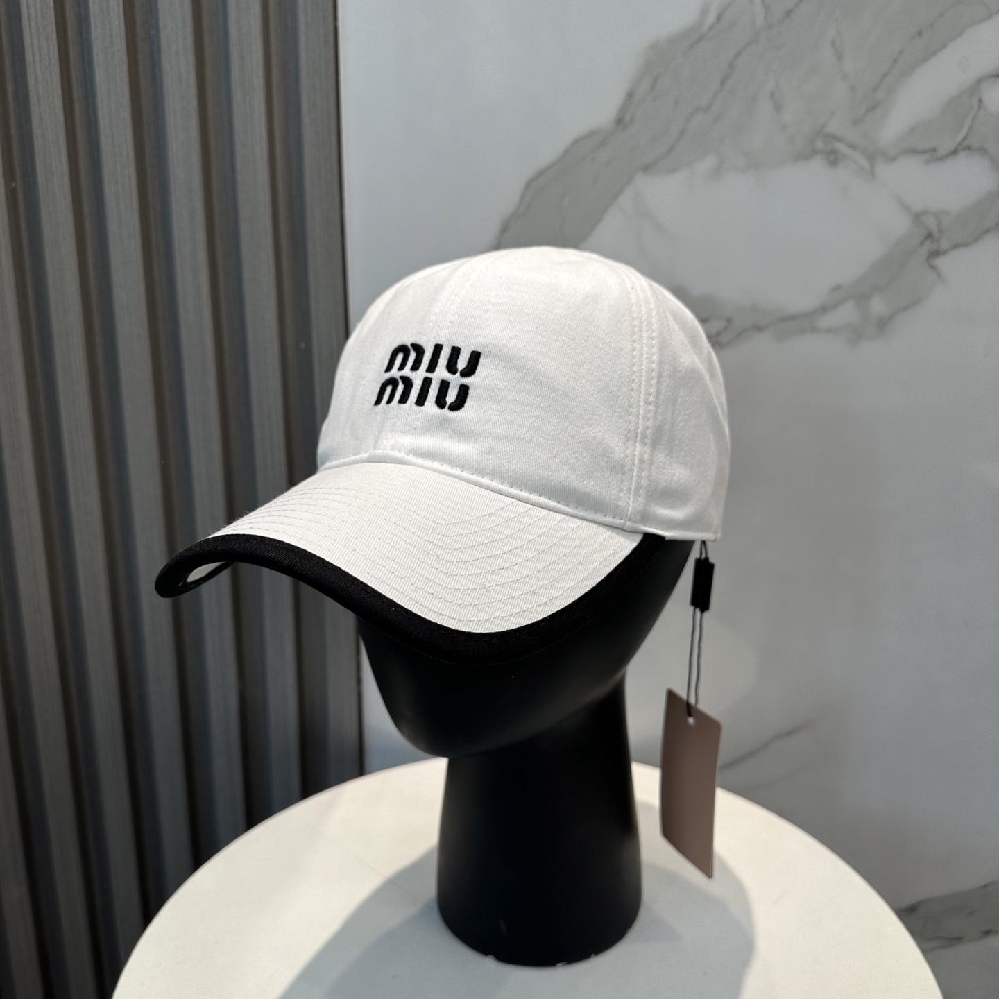 미우미우 자수 볼캡 (해외배송)