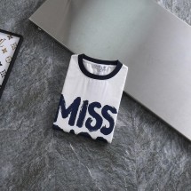 디올 신상 여성 미쓰디올 로고 라운드 티셔츠 (국내배송)