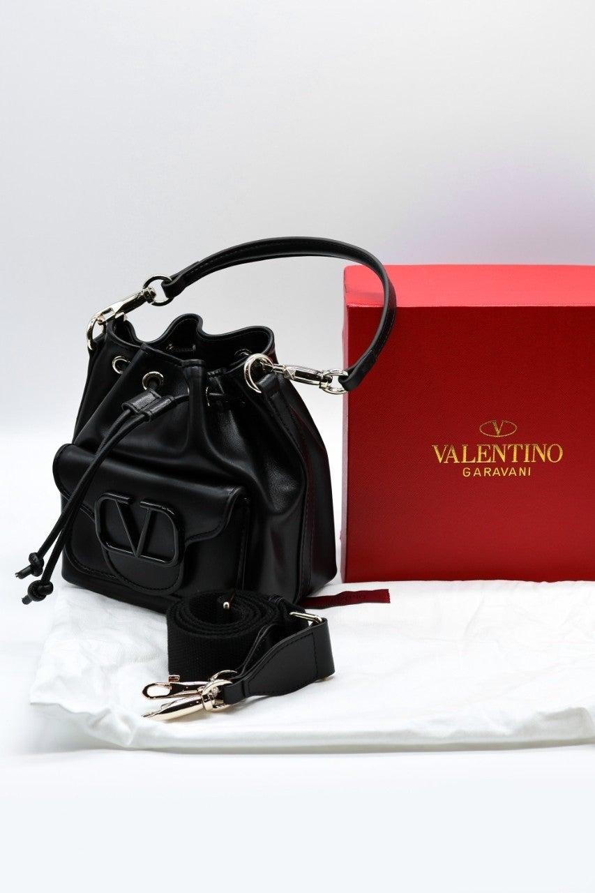 발렌티노 VALENTINO 로코 버킷백 (국내배송)