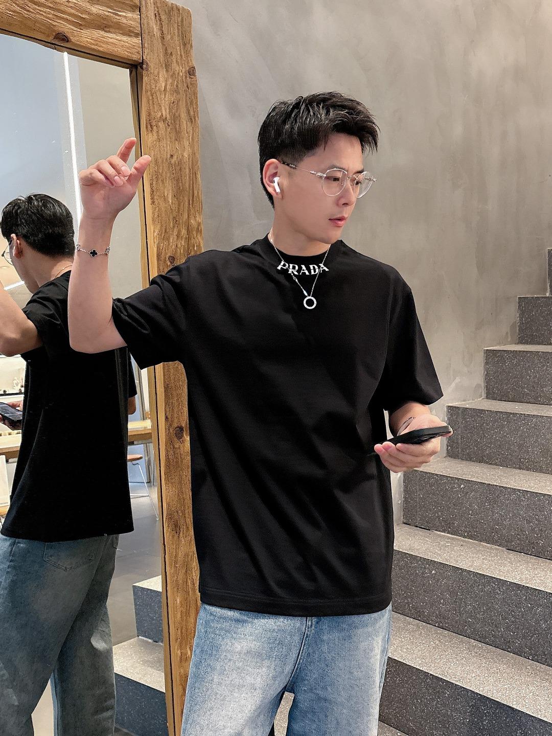 프라다 라운드넥 반팔 (해외배송)