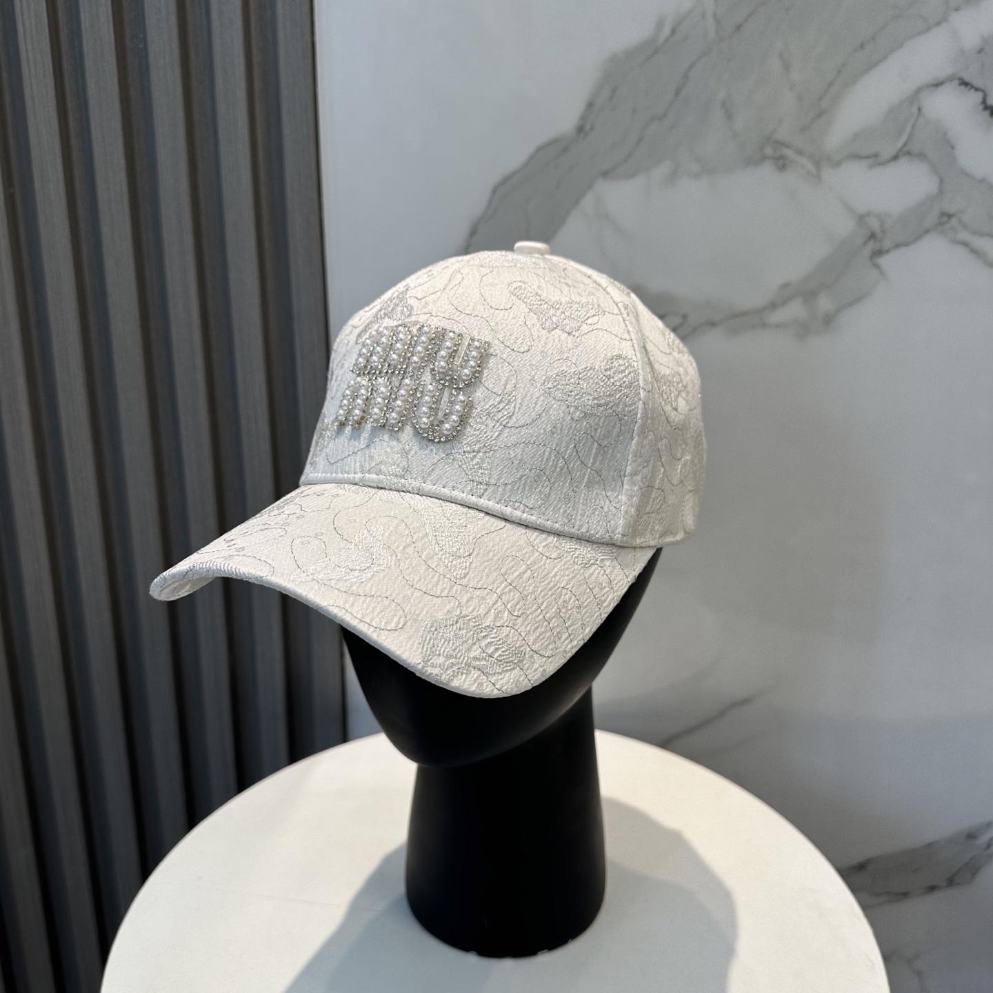 미우미우 볼캡 (해외배송)