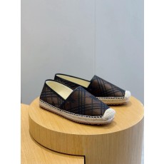 버버리 프린트 캔버스 스트로 버킷 슈즈 (해외배송)