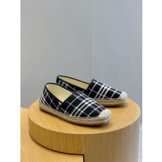 버버리 프린트 캔버스 스트로 버킷 슈즈 (해외배송)