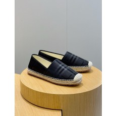 버버리 프린트 캔버스 스트로 버킷 슈즈 (해외배송)
