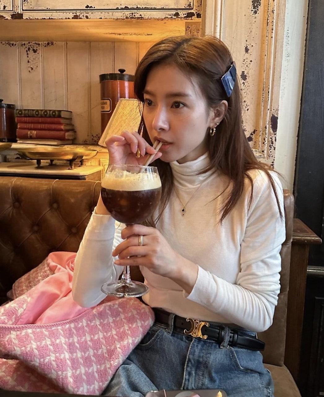 셀린느 미디움 트리옹프 벨트 토리옹 레더 (국내배송)