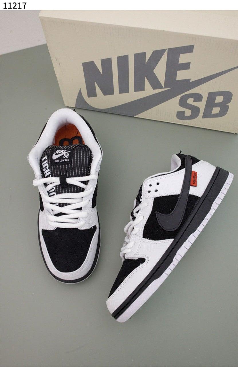 나이키 Nike x Tightbooth SB Dunk Low Pro Black and White (국내배송)